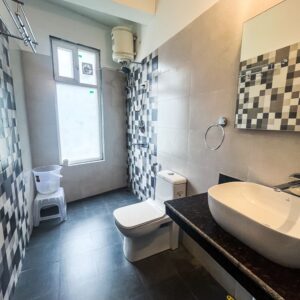 Hotel Bhagat Deluxe Bathroom